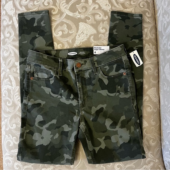 Old Navy Mid Rise Camo Rockstar Supper Skinny Jeans, size 4 - Picture 1 of 6